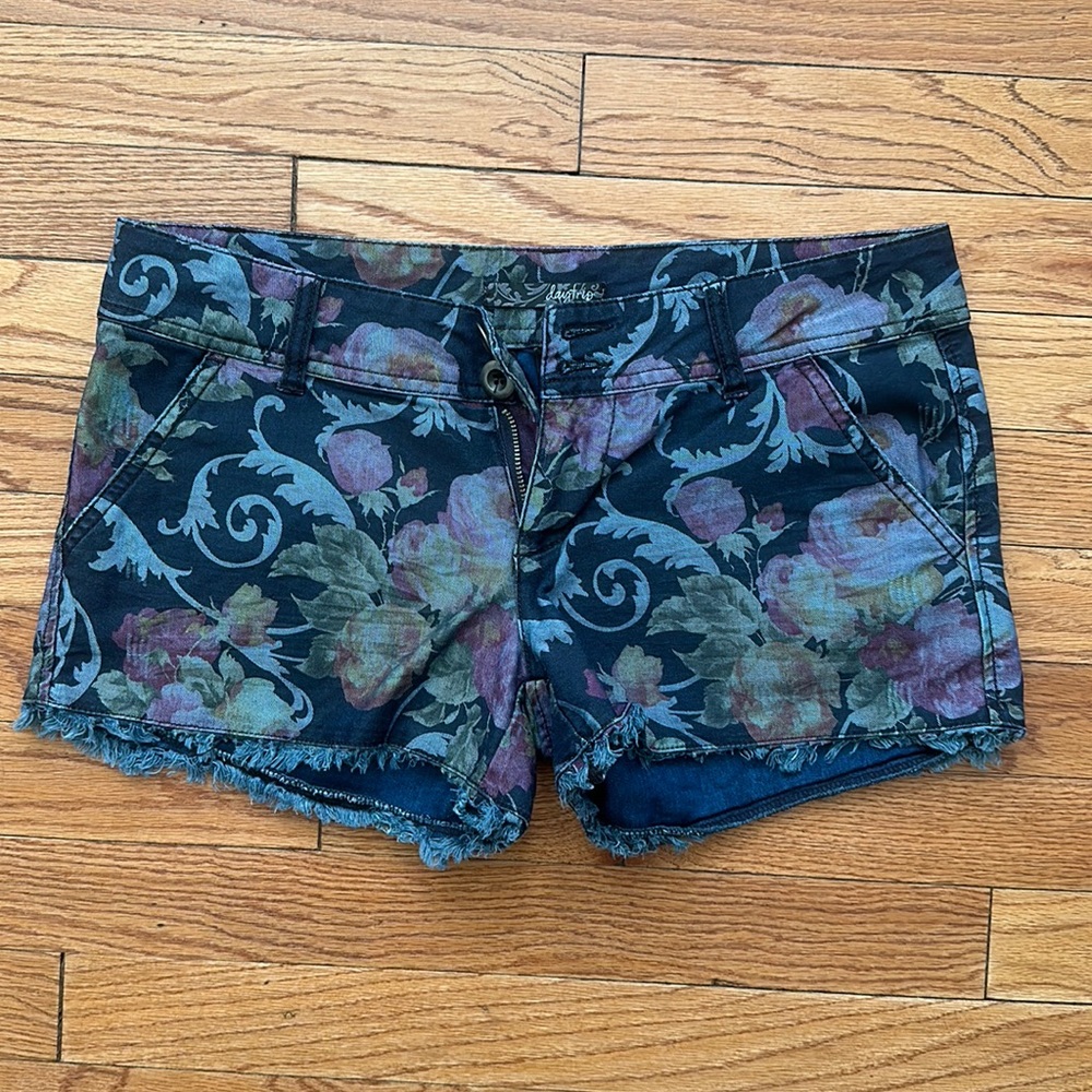 Daytrip floral shorts